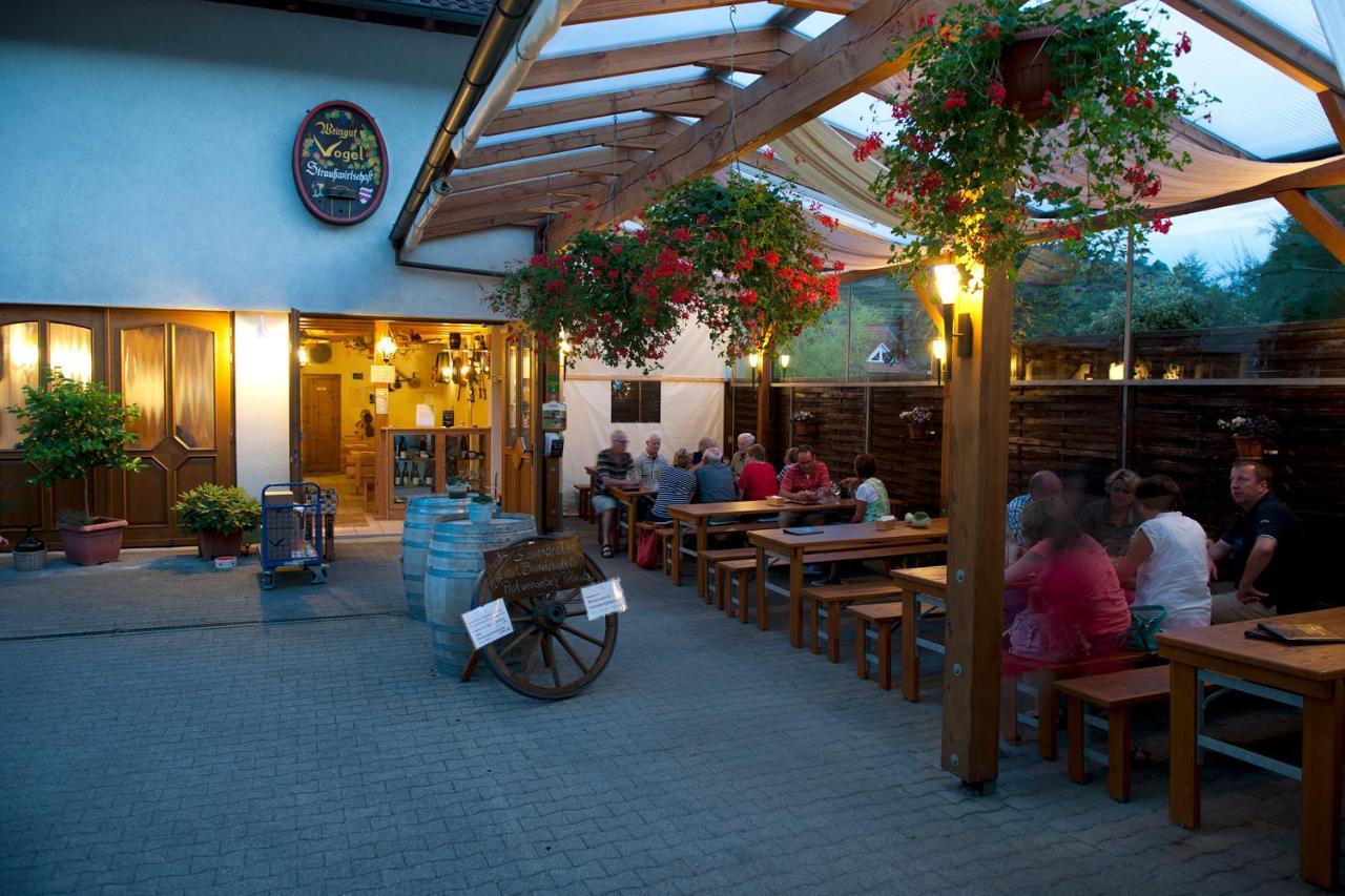 Weingut & Strausswirtschaft Vogel Appartement Vogtsburg Buitenkant foto