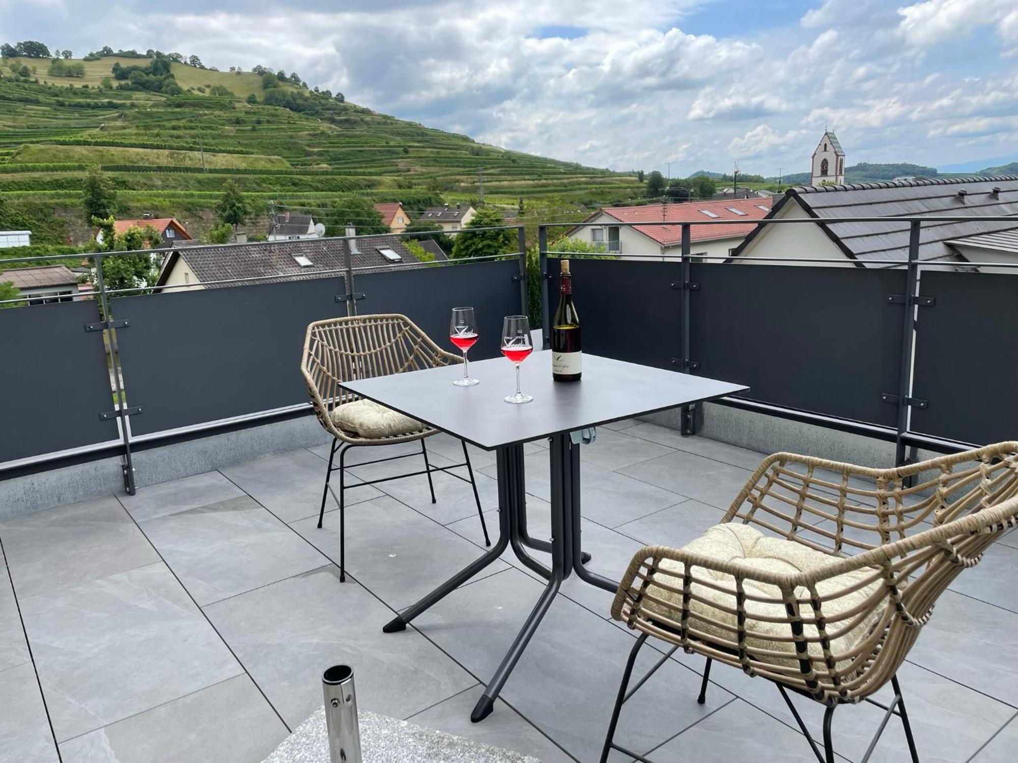 Weingut & Strausswirtschaft Vogel Appartement Vogtsburg Buitenkant foto